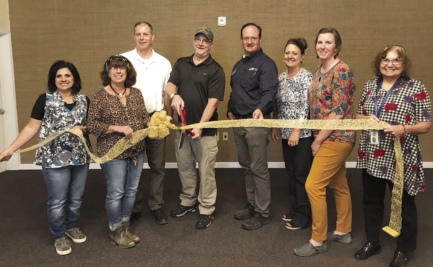 Snowflake/Taylor Chamber of Commerce ribbon cutting